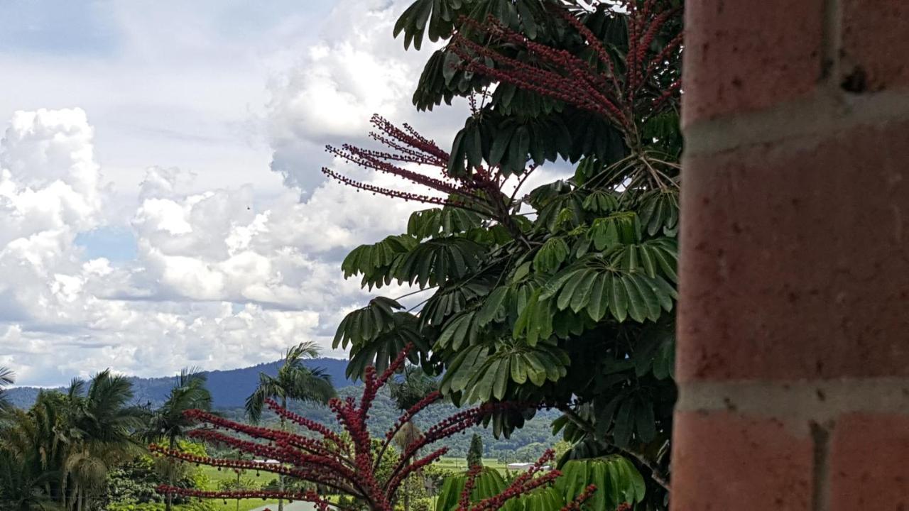Babinda Quarters Hotel Bagian luar foto