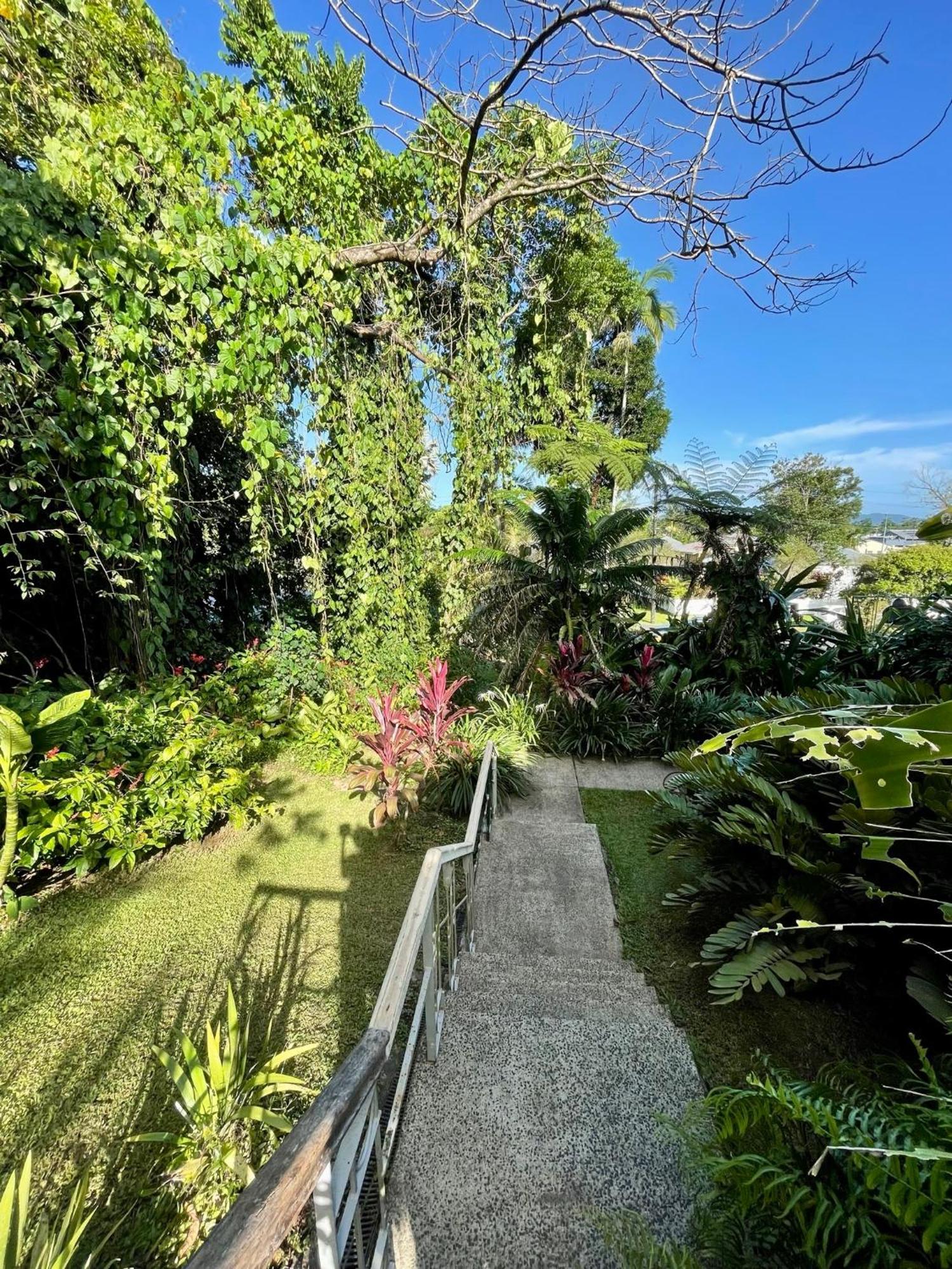 Babinda Quarters Hotel Bagian luar foto