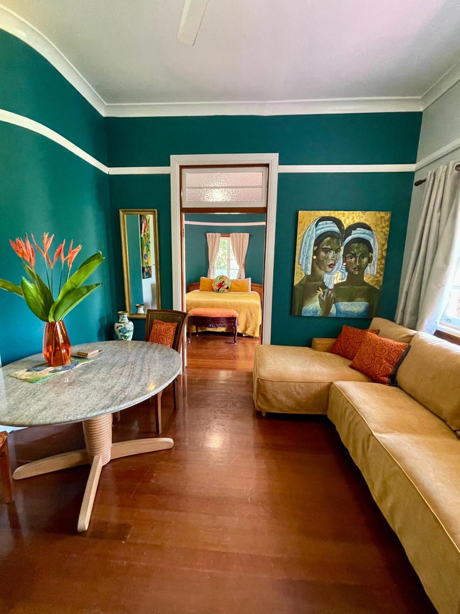 Babinda Quarters Hotel Bagian luar foto