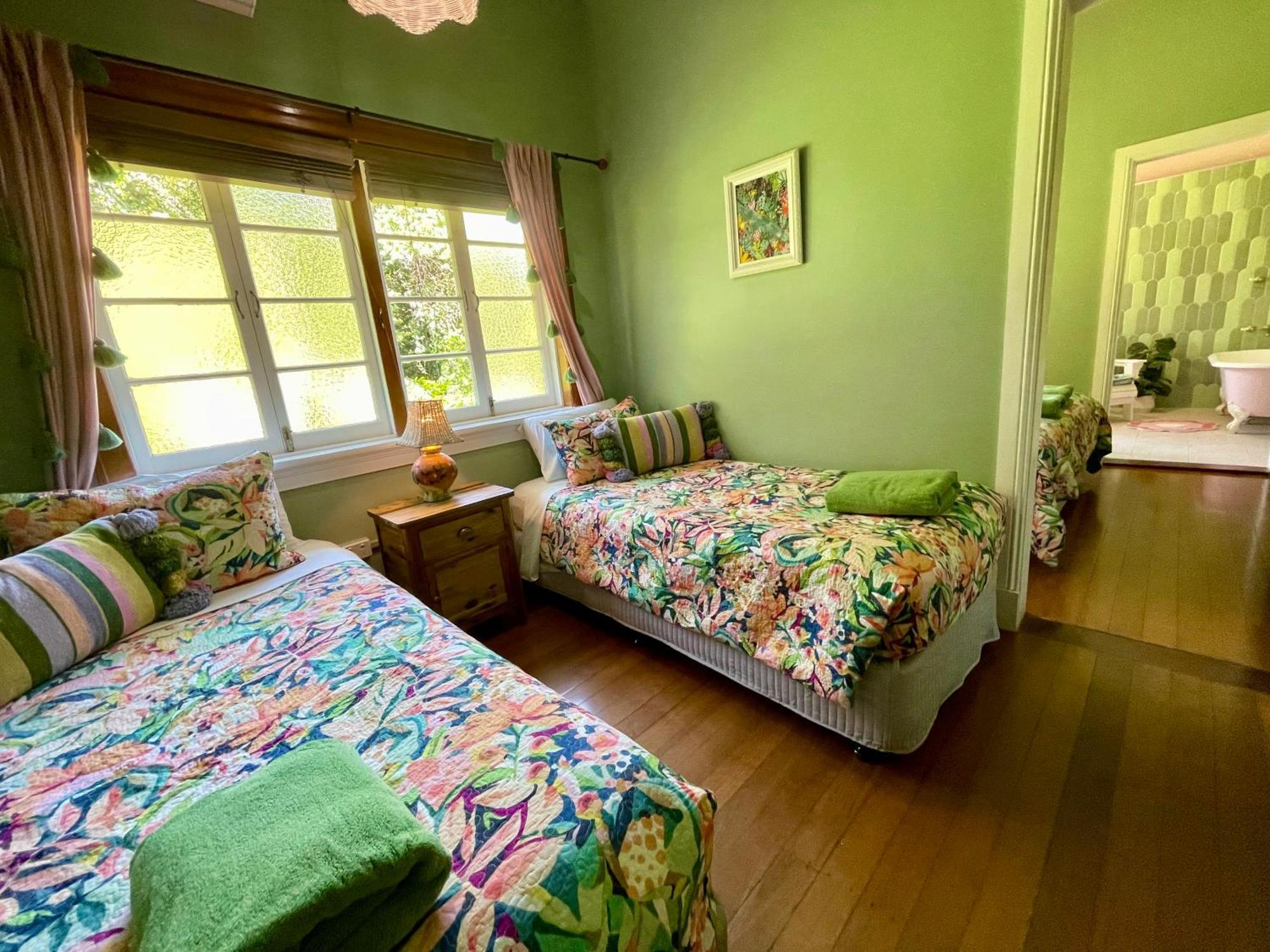 Babinda Quarters Hotel Bagian luar foto