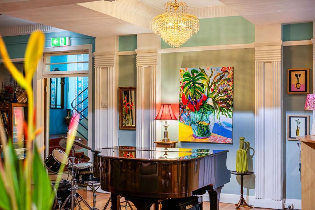 Babinda Quarters Hotel Bagian luar foto